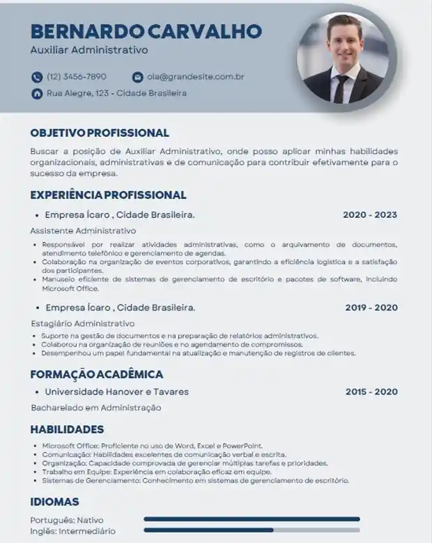 Currículo colorido administração Bernardo Carvalho azul claro com foto 620x780